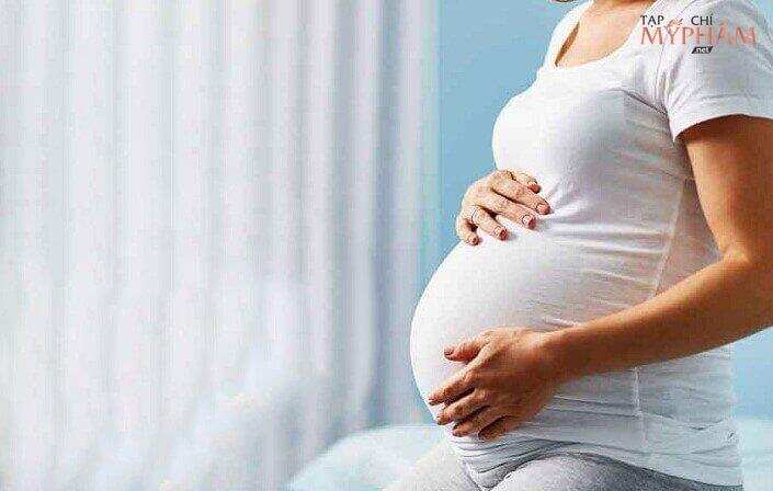 Phụ nữ mang thai có nên sử dụng mỹ phẩm không? Những lưu ý quan trọng cần biết